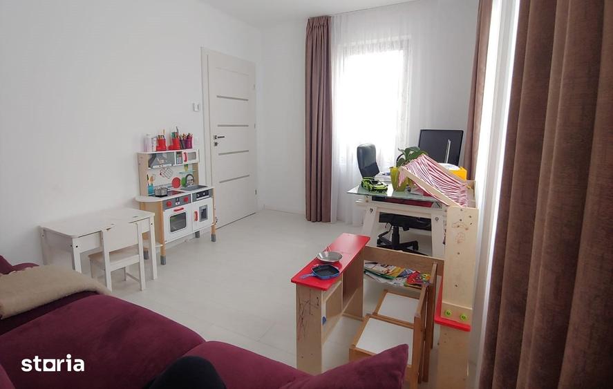 Casă cu 5 camere cu Teren 909 Mp în Sângeorgiu de Mureș