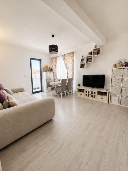 Apartament cu 2 camere semidecomandat, mobilat în Giroc