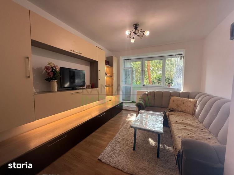 Apartament cu 3 camere semidecomandat, mobilat în Tractorul