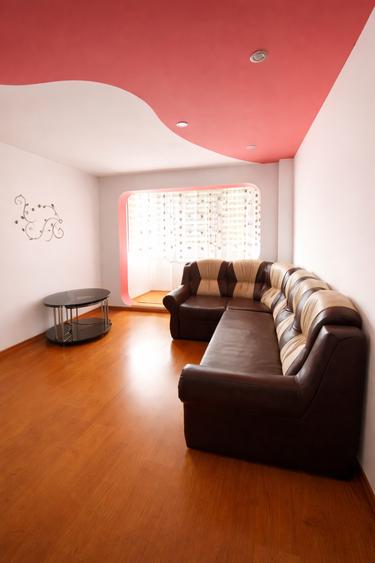 Apartament cu 2 camere semidecomandat, mobilat în Podu Roș