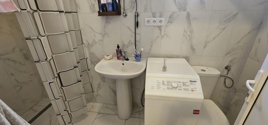 Casă individuală cu 5 camere cu Teren 960 Mp în Orlat