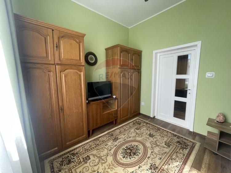 Apartament cu 3 camere semidecomandat, mobilat în Gară