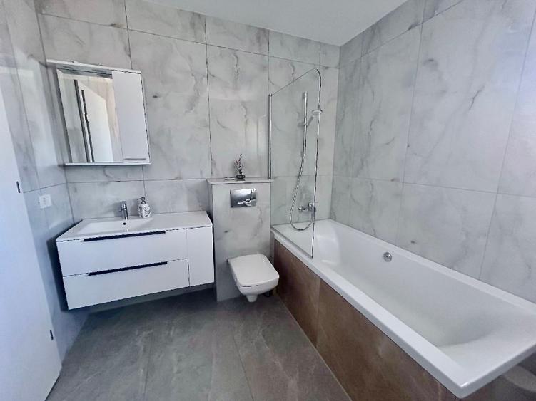 Casă individuală cu 4 camere cu Canalizare în Ciugud