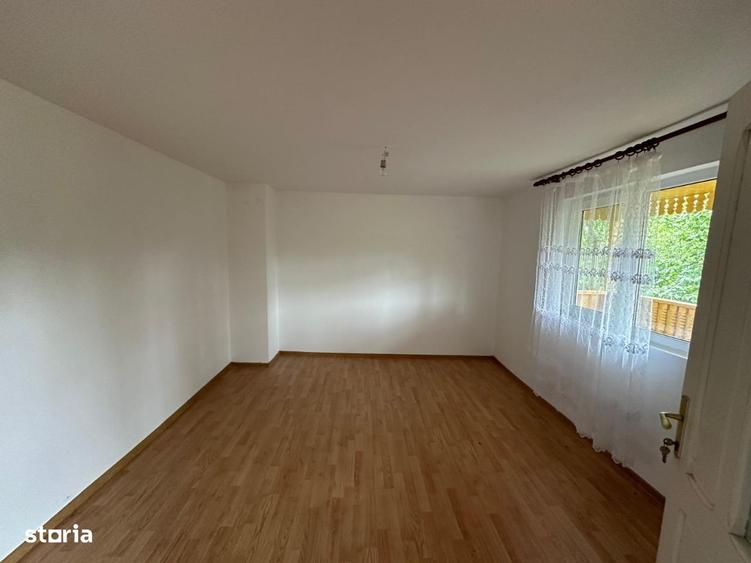 Casă cu 4 camere în Coțofenești