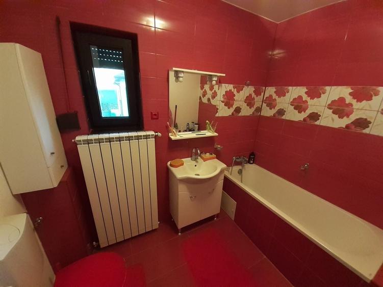 Casă individuală cu 6 camere cu Canalizare în Săftica