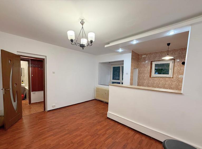 Apartament cu 2 camere semidecomandat în Apărătorii Patriei