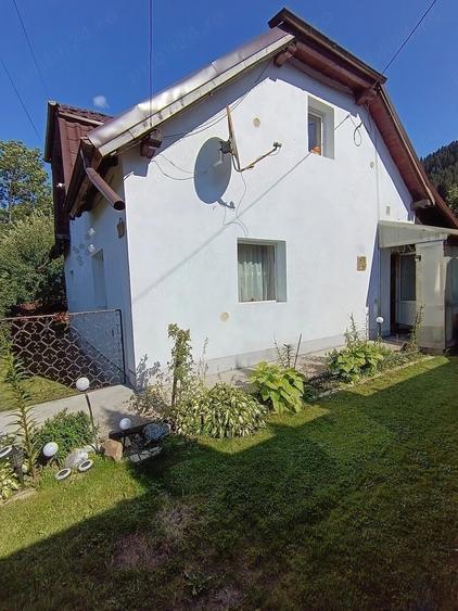Casă cu 3 camere cu Teren 680 Mp în Central