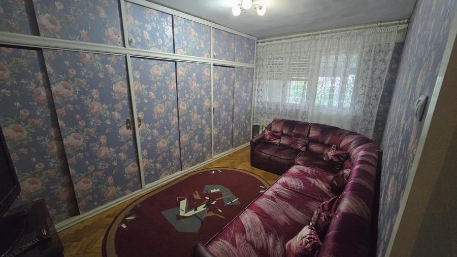 Apartament cu 3 camere decomandat în Nufărul