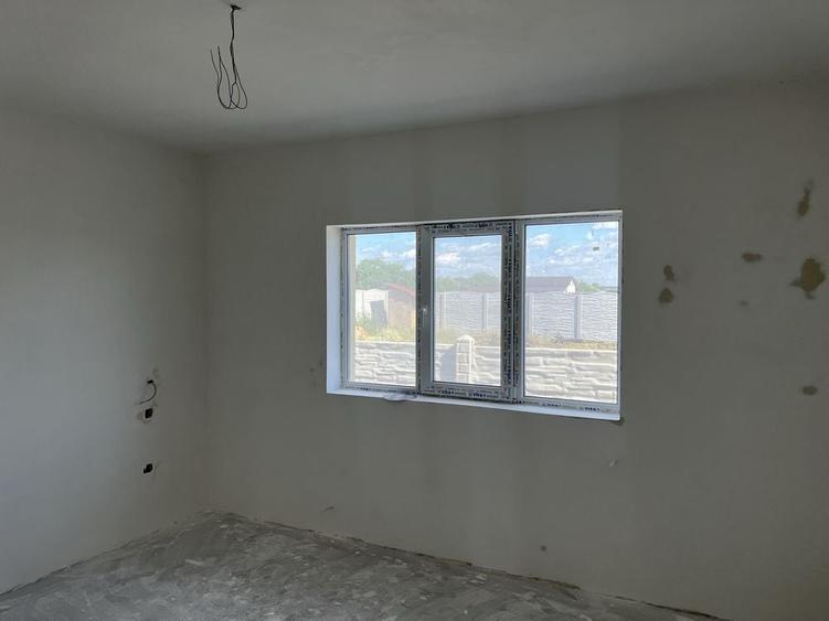 Casă cu 4 camere în Malu Mare
