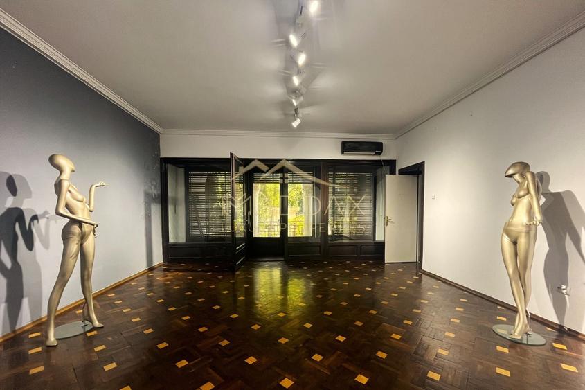 Apartament cu 5 camere decomandat în P-ța Romană
