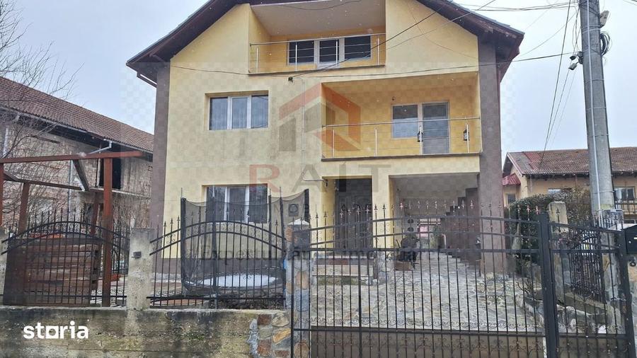 Casă cu 4 camere cu Teren 100 Mp în Central