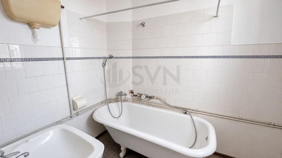 Apartament cu 3 camere decomandat în P-ța Victoriei