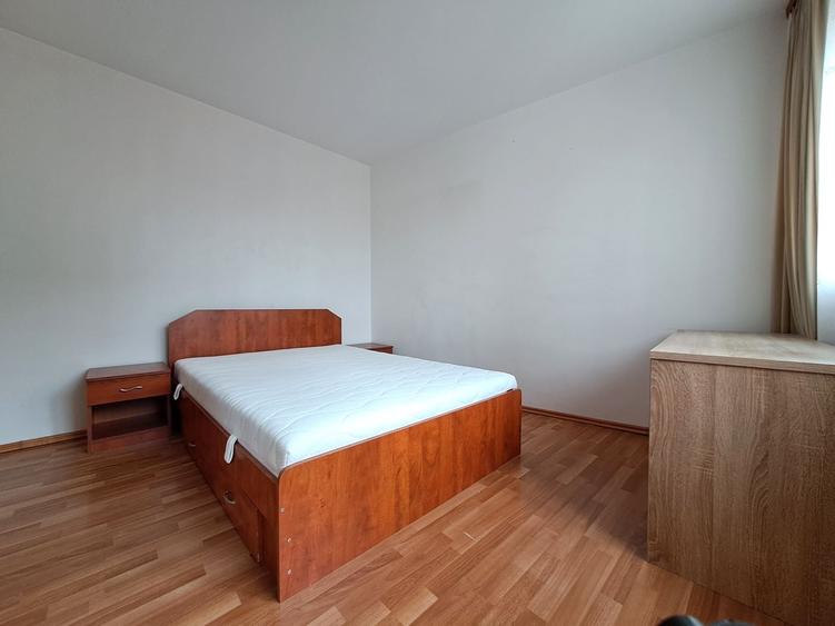 Apartament cu 2 camere semidecomandat în Universitate