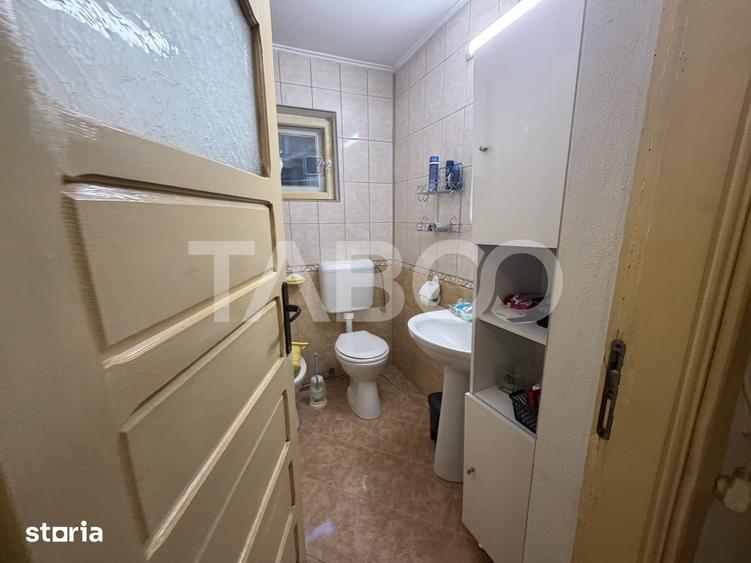 Casă cu 5 camere cu Teren 500 Mp în Recea