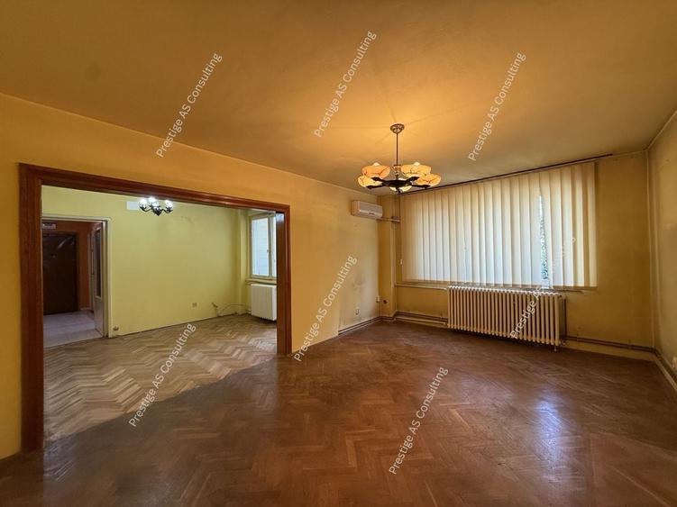 Apartament cu 4 camere decomandat în Central