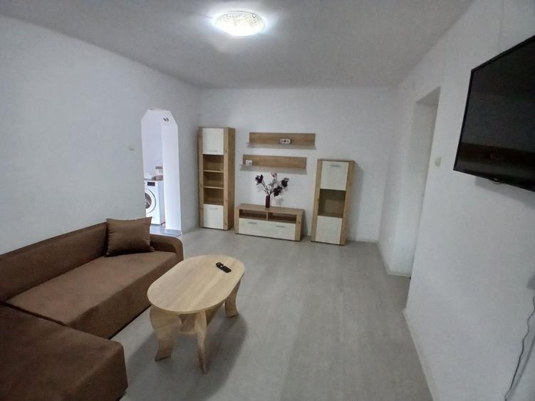 Apartament cu 2 camere semidecomandat în Berivoi