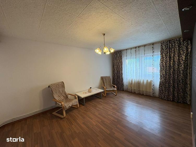 Apartament cu 4 camere decomandat în Central