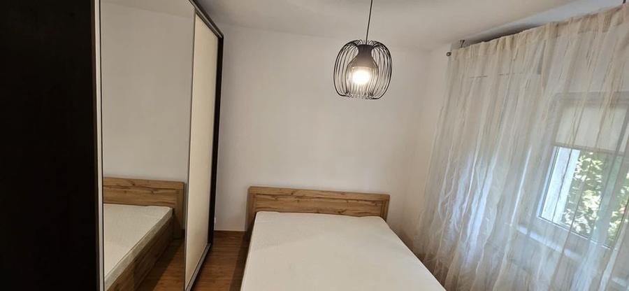 Apartament cu 4 camere semidecomandat în Timpuri Noi