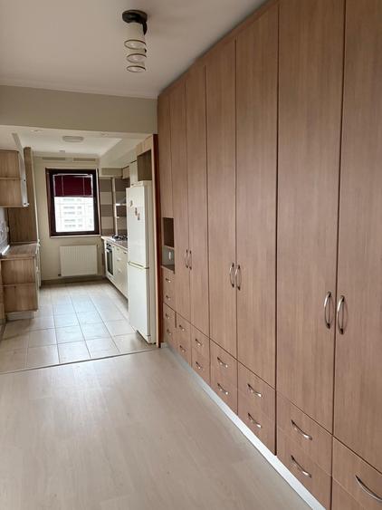 Apartament cu 2 camere semidecomandat în Olteniței