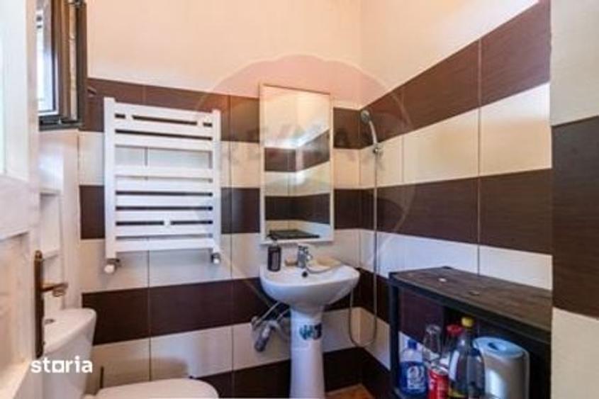 Casă cu 4 camere cu Teren 4435 Mp în Central