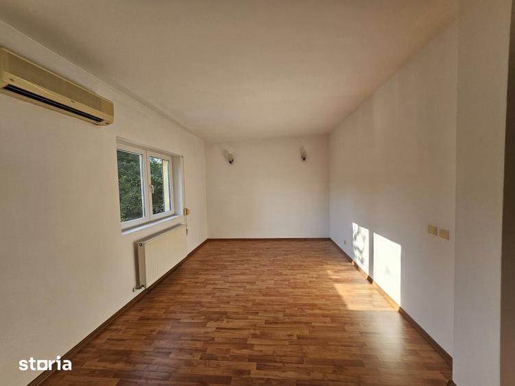 Casă cu 3 camere cu Teren 200 Mp în Central