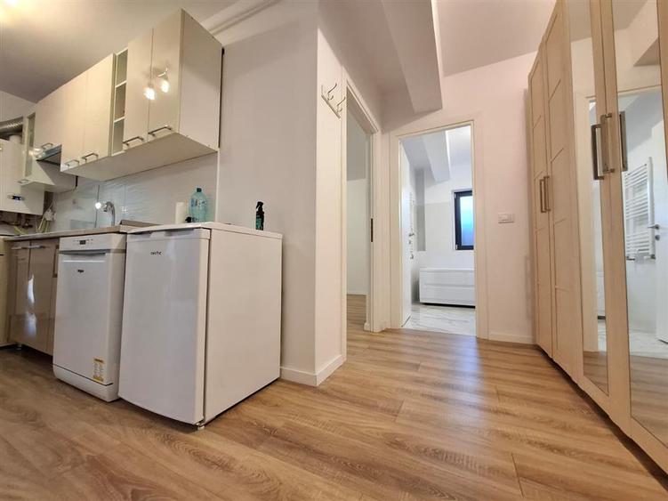 Apartament cu 2 camere semidecomandat, mobilat în Bucium