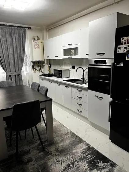 Apartament cu 2 camere semidecomandat, mobilat în Florești — fotografia 2