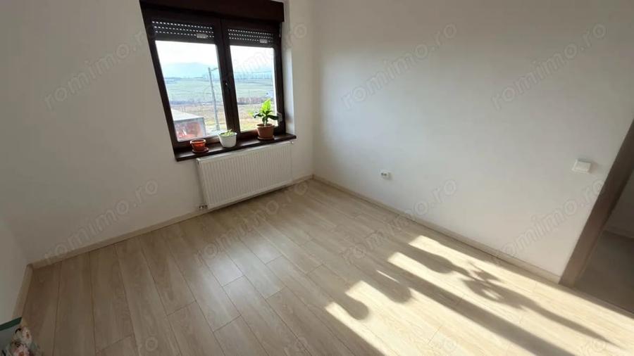 Casă cu 5 camere cu Teren 372 Mp în Broscărie