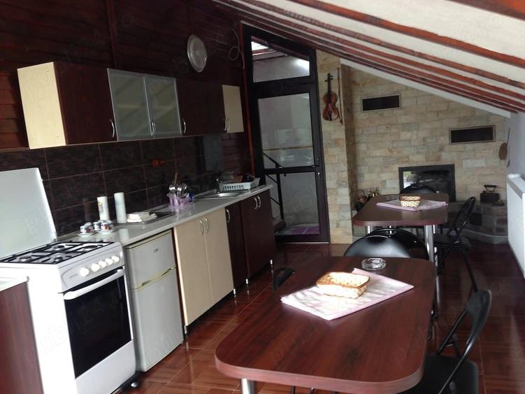 Casă cu 2 camere cu Teren 400 Mp în Bujoreni