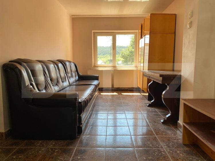 Apartament cu 3 camere semidecomandat, mobilat în Baciu