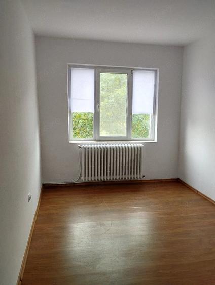 Apartament cu 2 camere decomandat în Baza 3