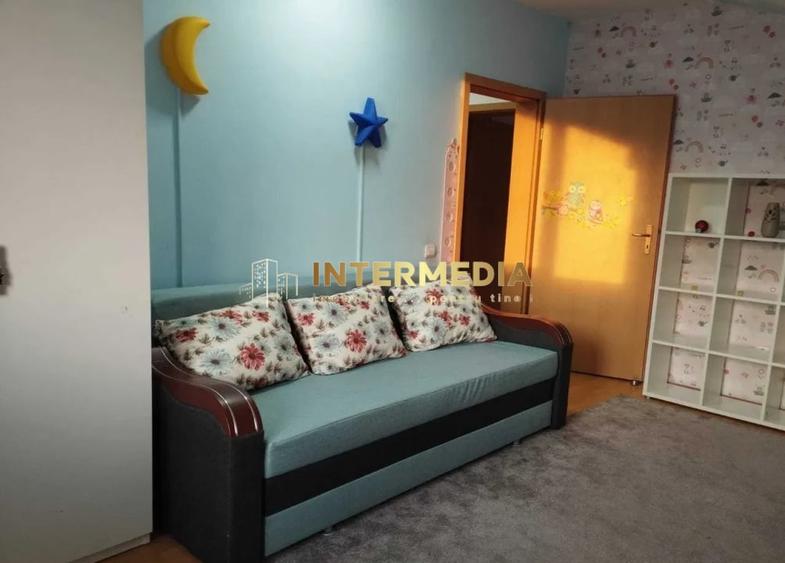 Apartament cu 3 camere decomandat, mobilat în Cetate