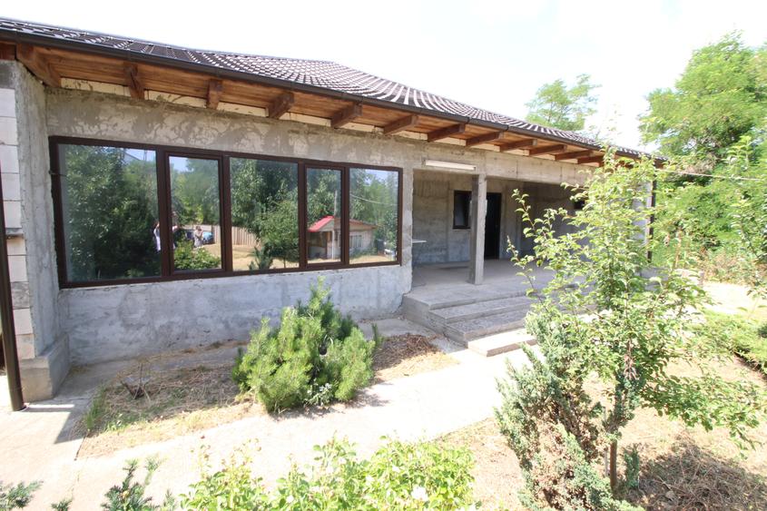 Casă individuală cu 4 camere cu Canalizare în Odaia Manolache