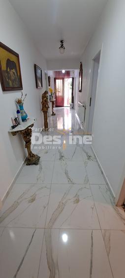 Casă individuală cu 8 camere cu Canalizare în Lunca Cetățuii