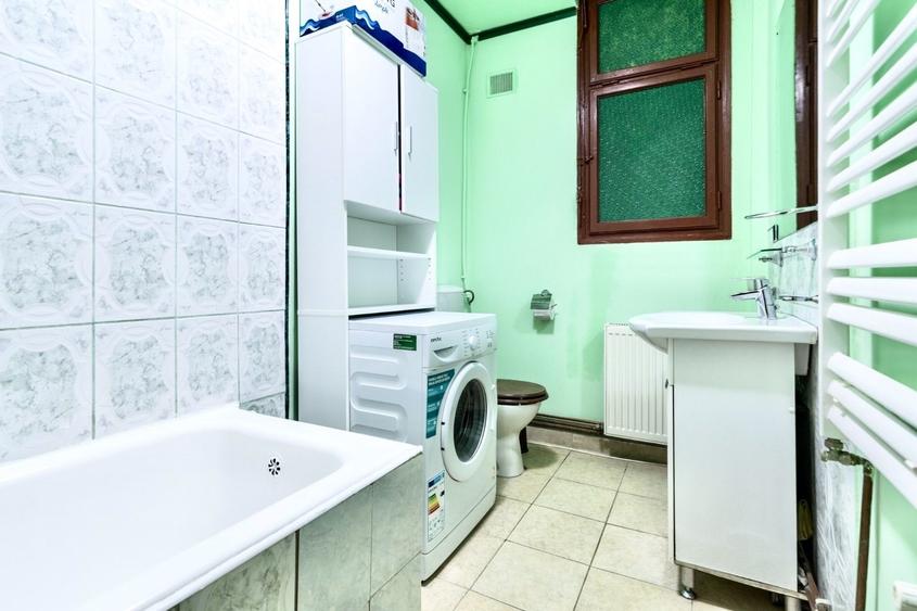 Apartament cu 3 camere semidecomandat în Splaiul Unirii