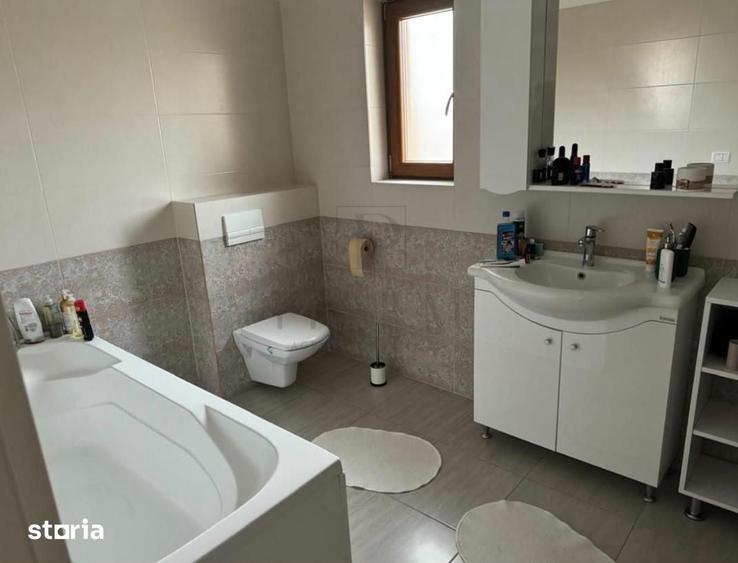 Casă cu 4 camere cu Teren 300 Mp în Central