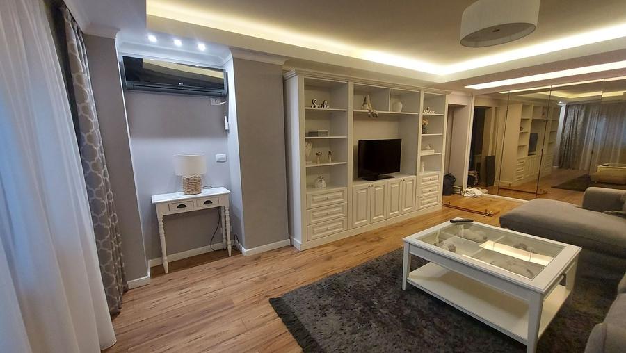 Apartament cu 3 camere decomandat în Libertății
