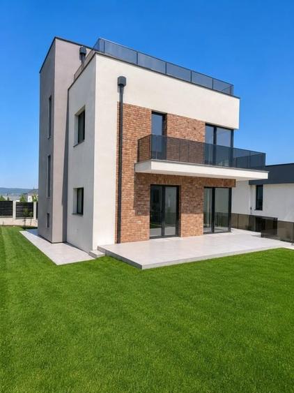 Casă individuală cu 5 camere cu Teren 450 Mp în Dezmir