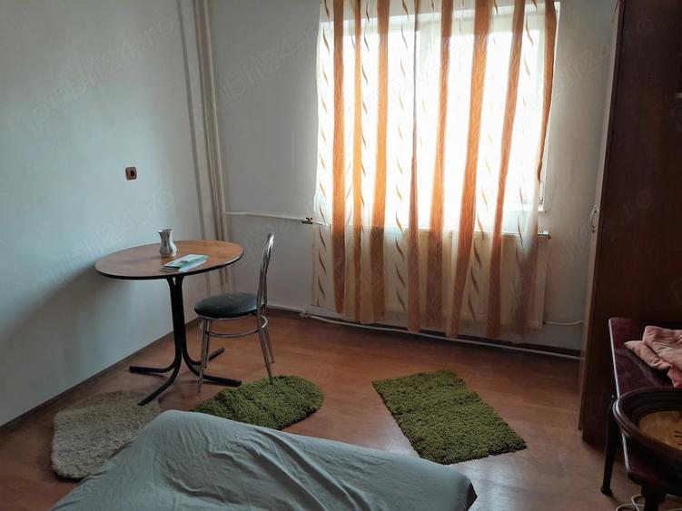 Garsonieră decomandată în 6 Vânători