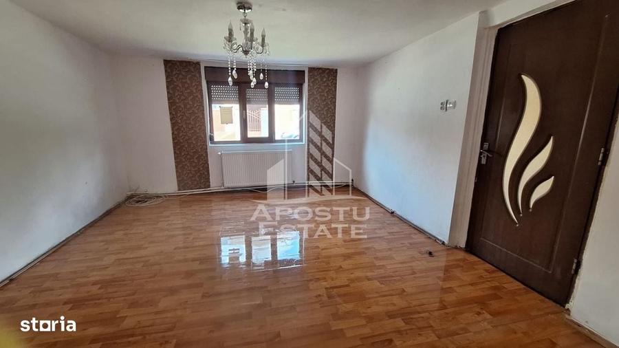 Casă cu 4 camere în Central