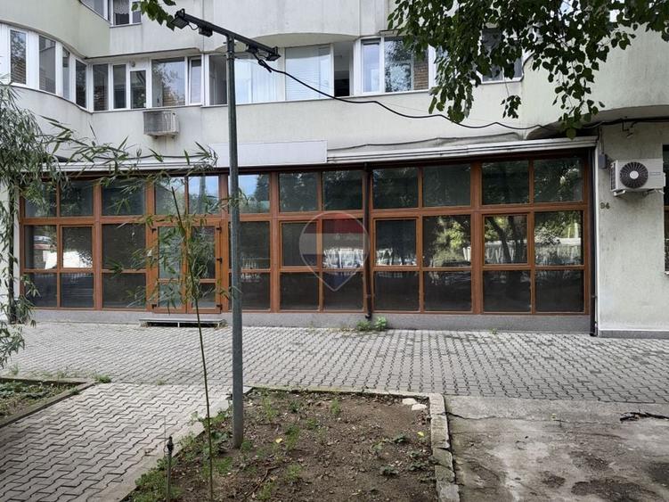 Spațiu comercial, de 304 mp, în Grivița