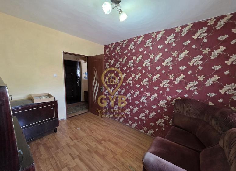 Apartament cu 4 camere decomandat, mobilat în Central