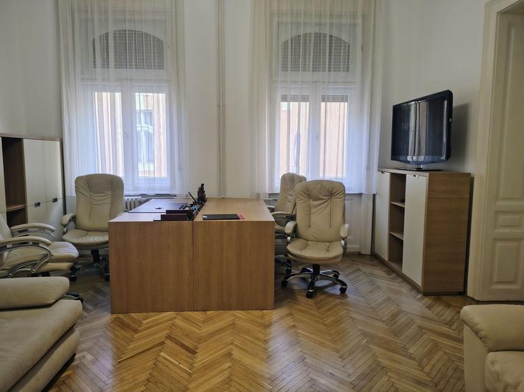 Apartament cu 2 camere semidecomandat, mobilat în Ultracentral