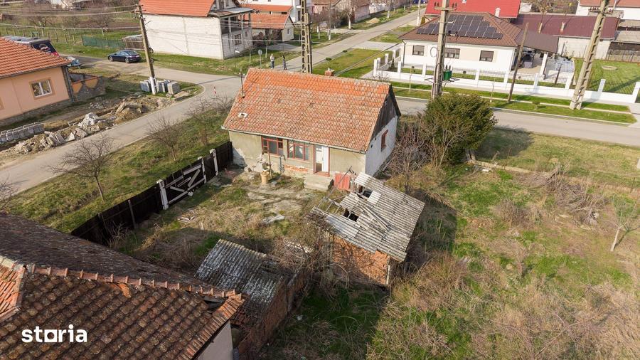 Casă cu 2 camere cu Teren 1570 Mp în Ghioroc