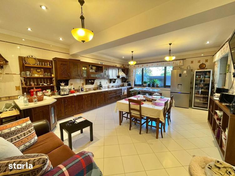 Casă cu 7 camere cu Teren 300 Mp în Dămăroaia