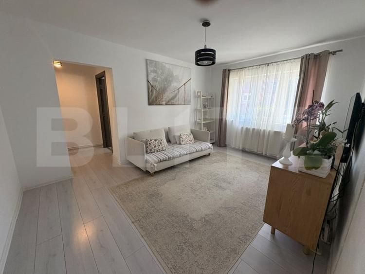 Apartament cu 3 camere semidecomandat în Gojdu