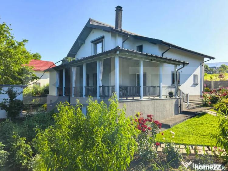 Casă cu 5 camere cu Teren 1000 Mp în Bucium