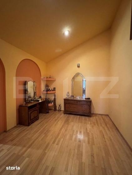 Casă cu 7 camere cu Teren 230 Mp în Siloz