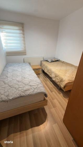 Apartament cu 3 camere semidecomandat în Craiovița Nouă