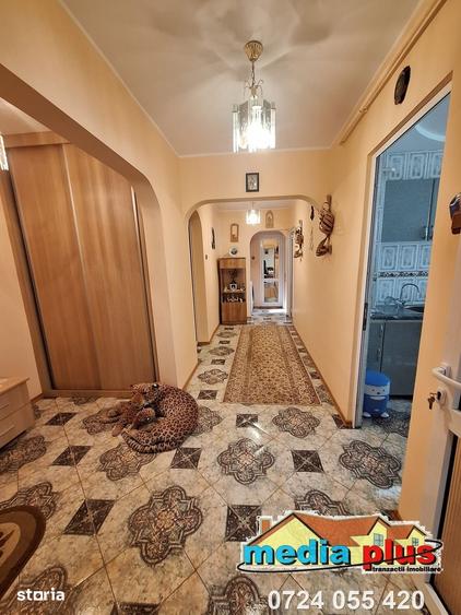Apartament cu 3 camere decomandat în Micro 13